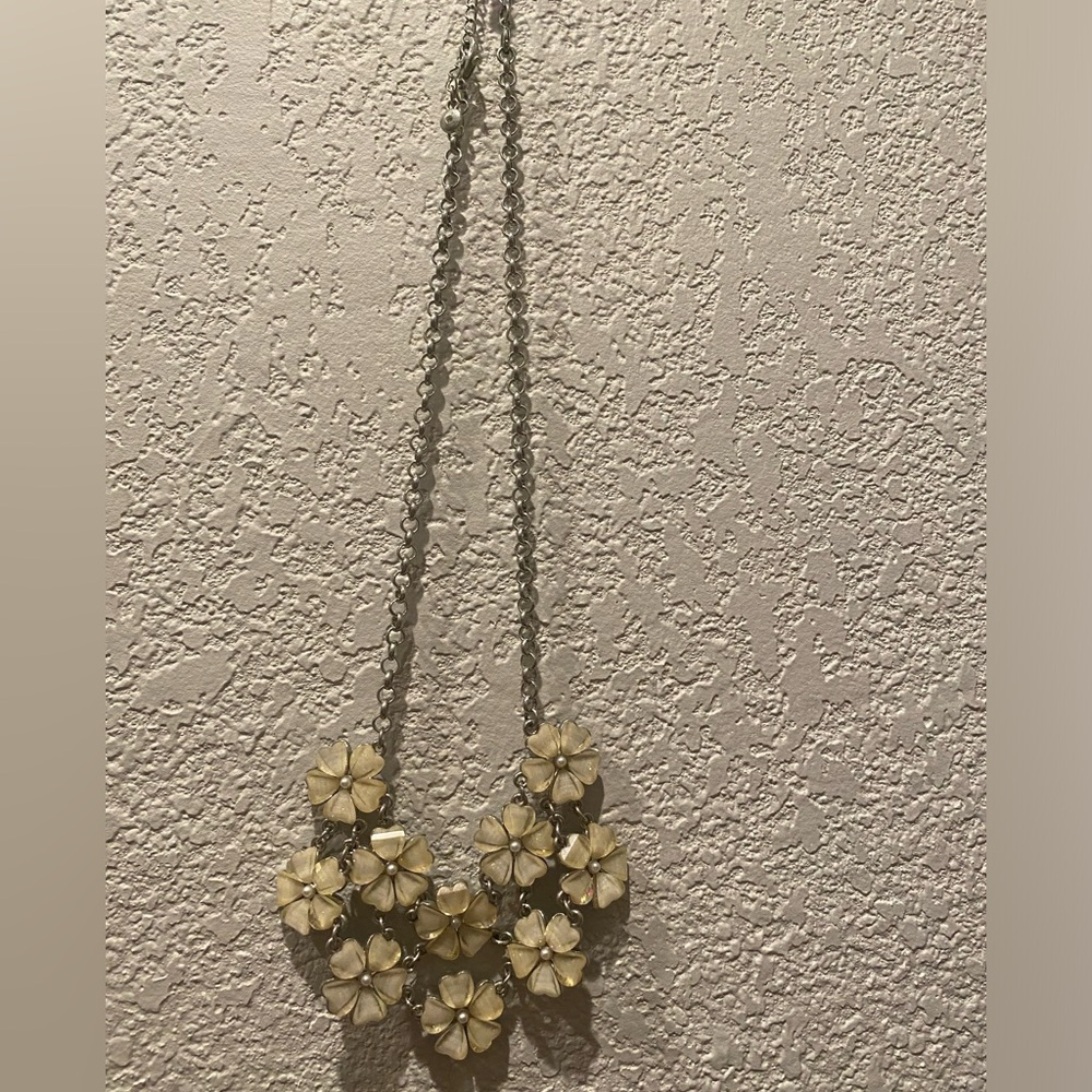 White flowers necklace